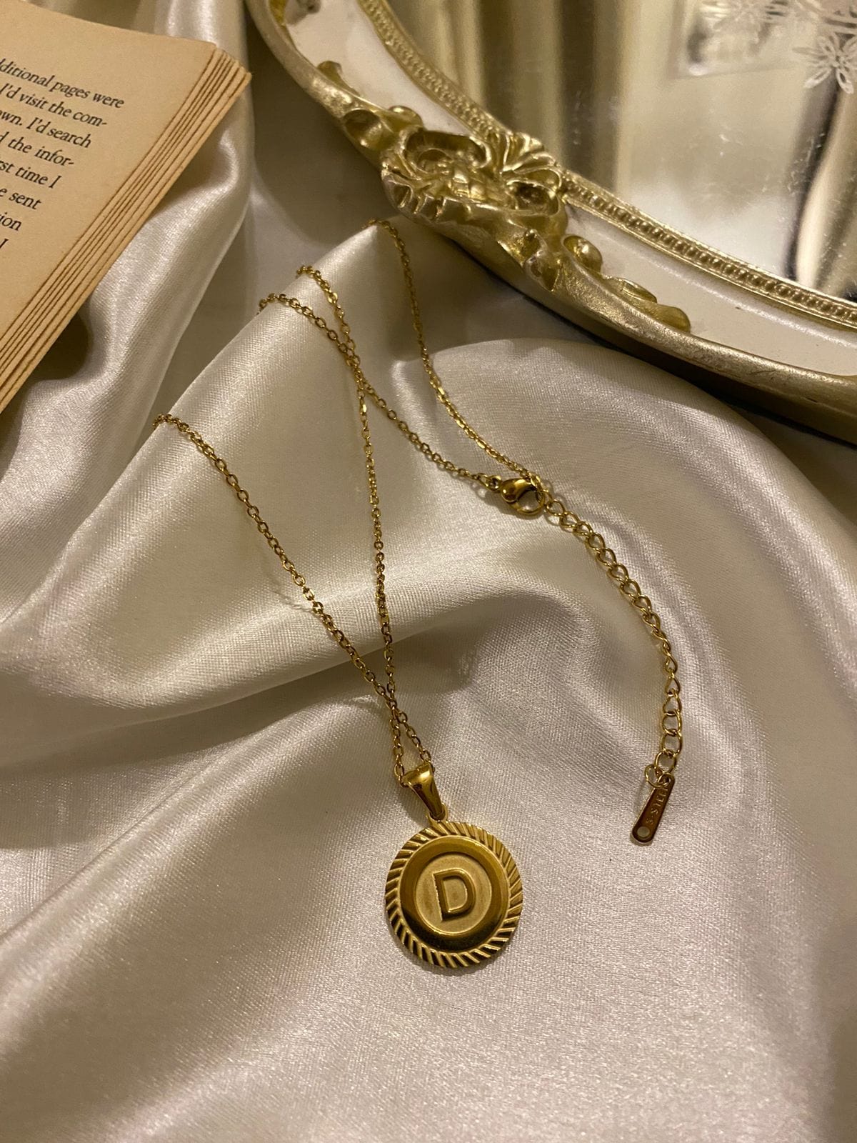 Engrave Delights Curve Molten Gold Neckchains (A-Z)