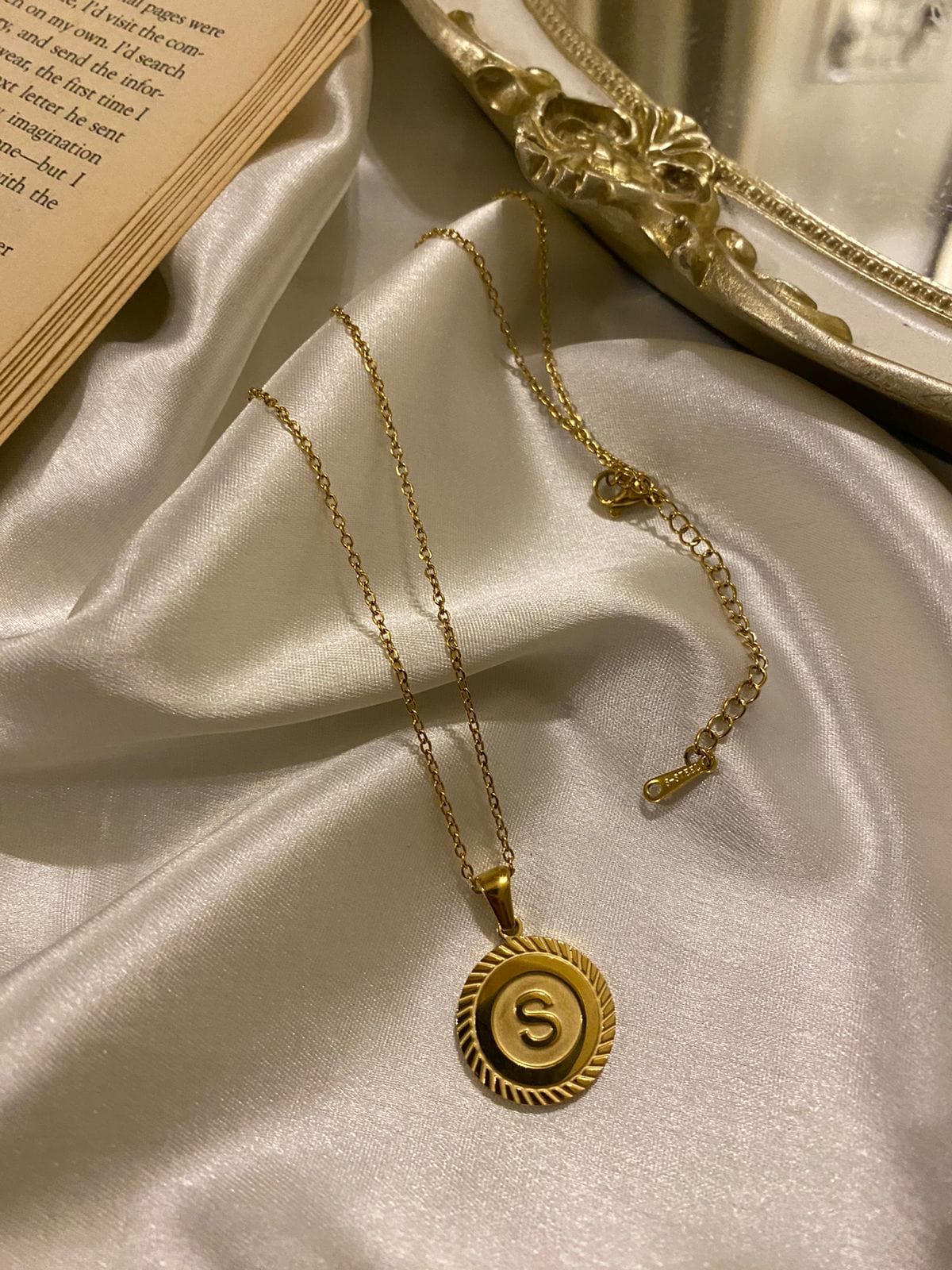 Engrave Delights Curve Molten Gold Neckchains (A-Z)
