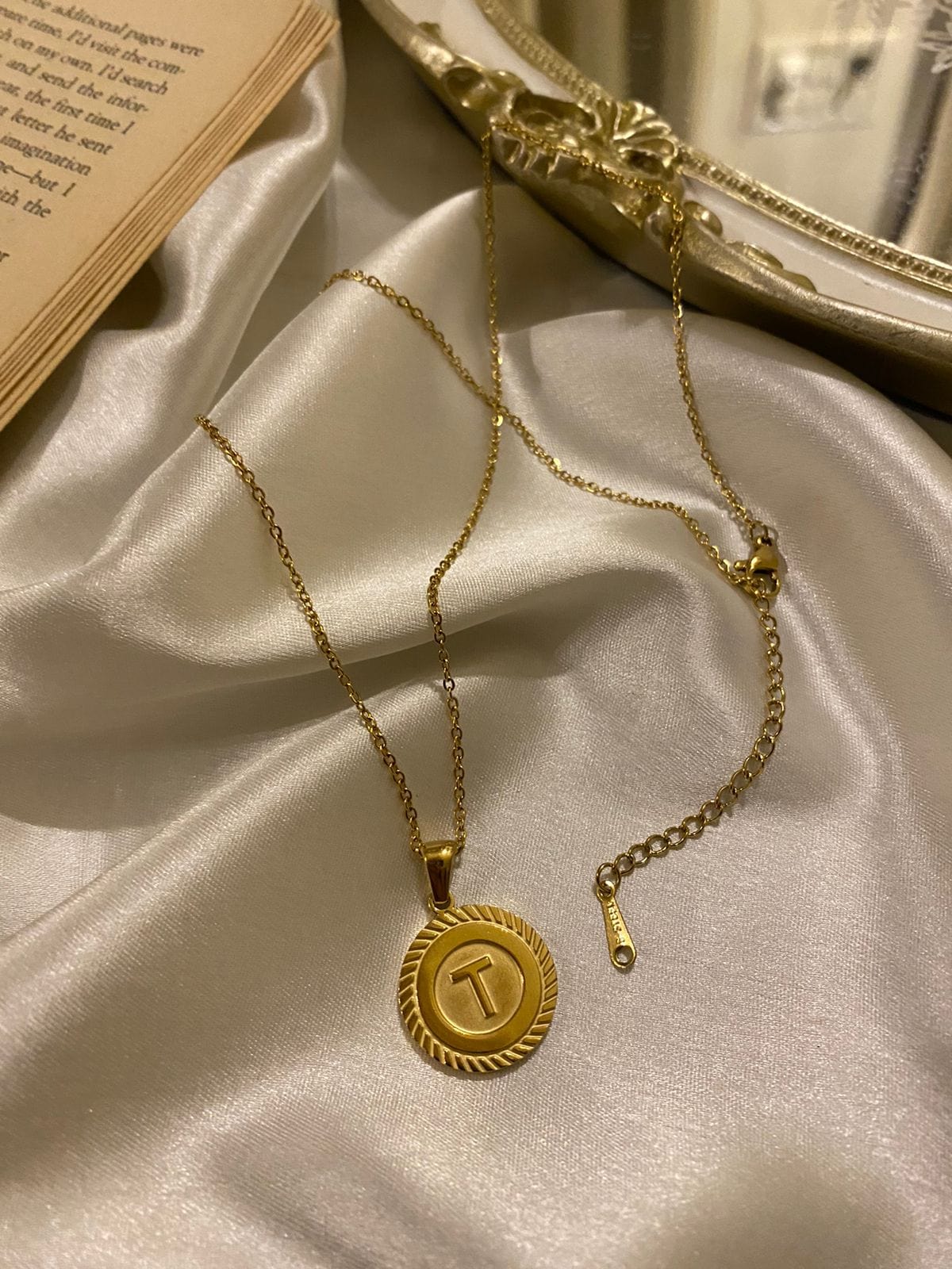 Engrave Delights Curve Molten Gold Neckchains (A-Z)
