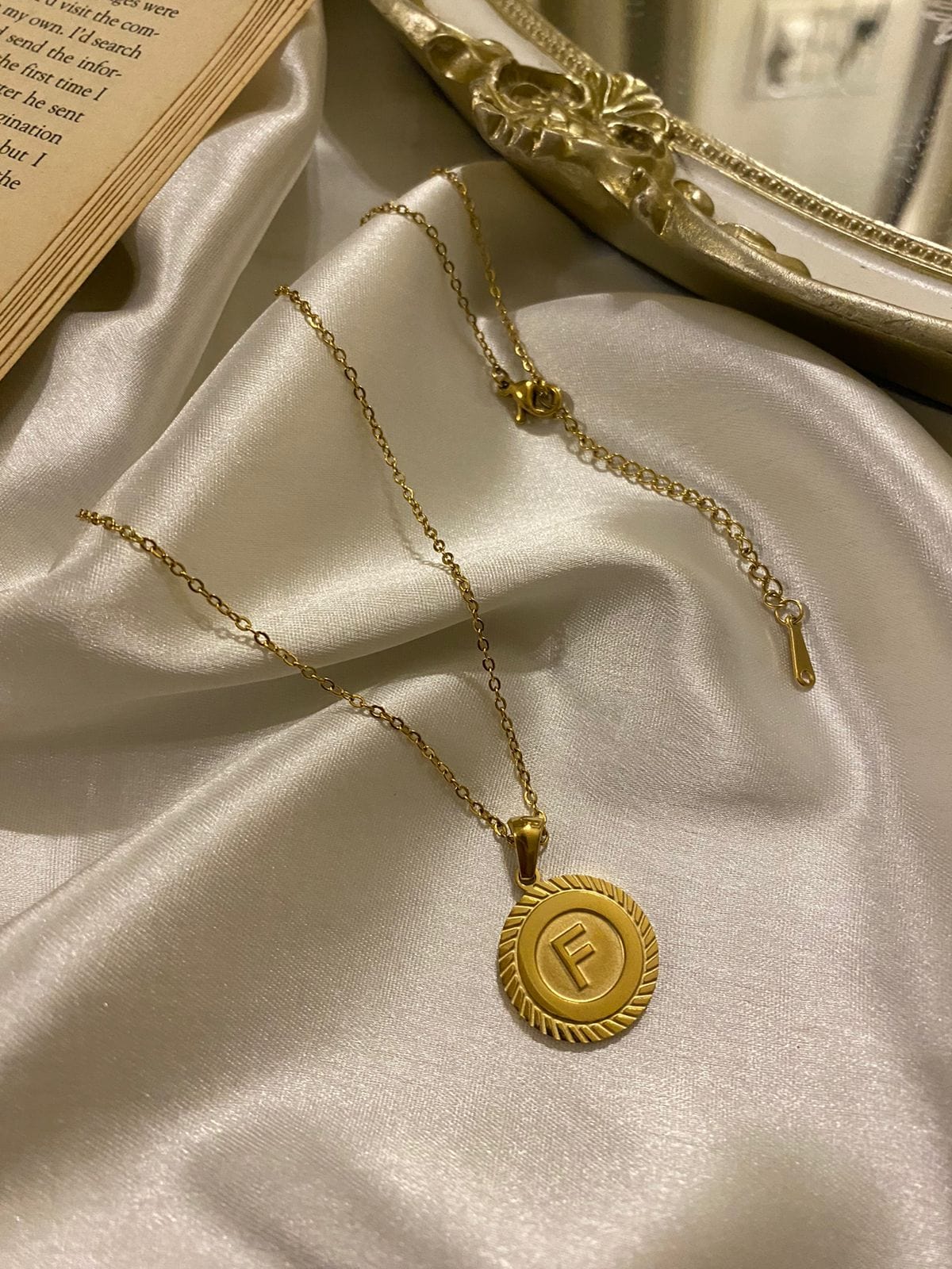 Engrave Delights Curve Molten Gold Neckchains (A-Z)