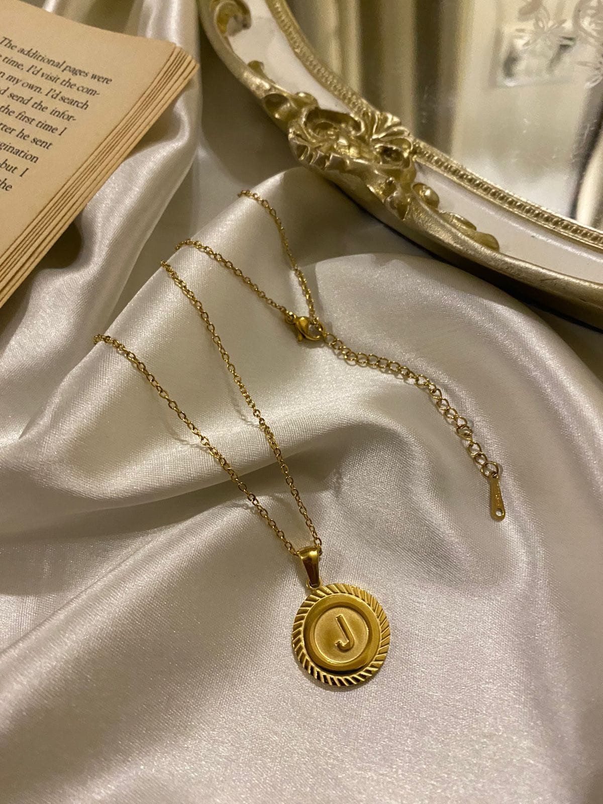 Engrave Delights Curve Molten Gold Neckchains (A-Z)