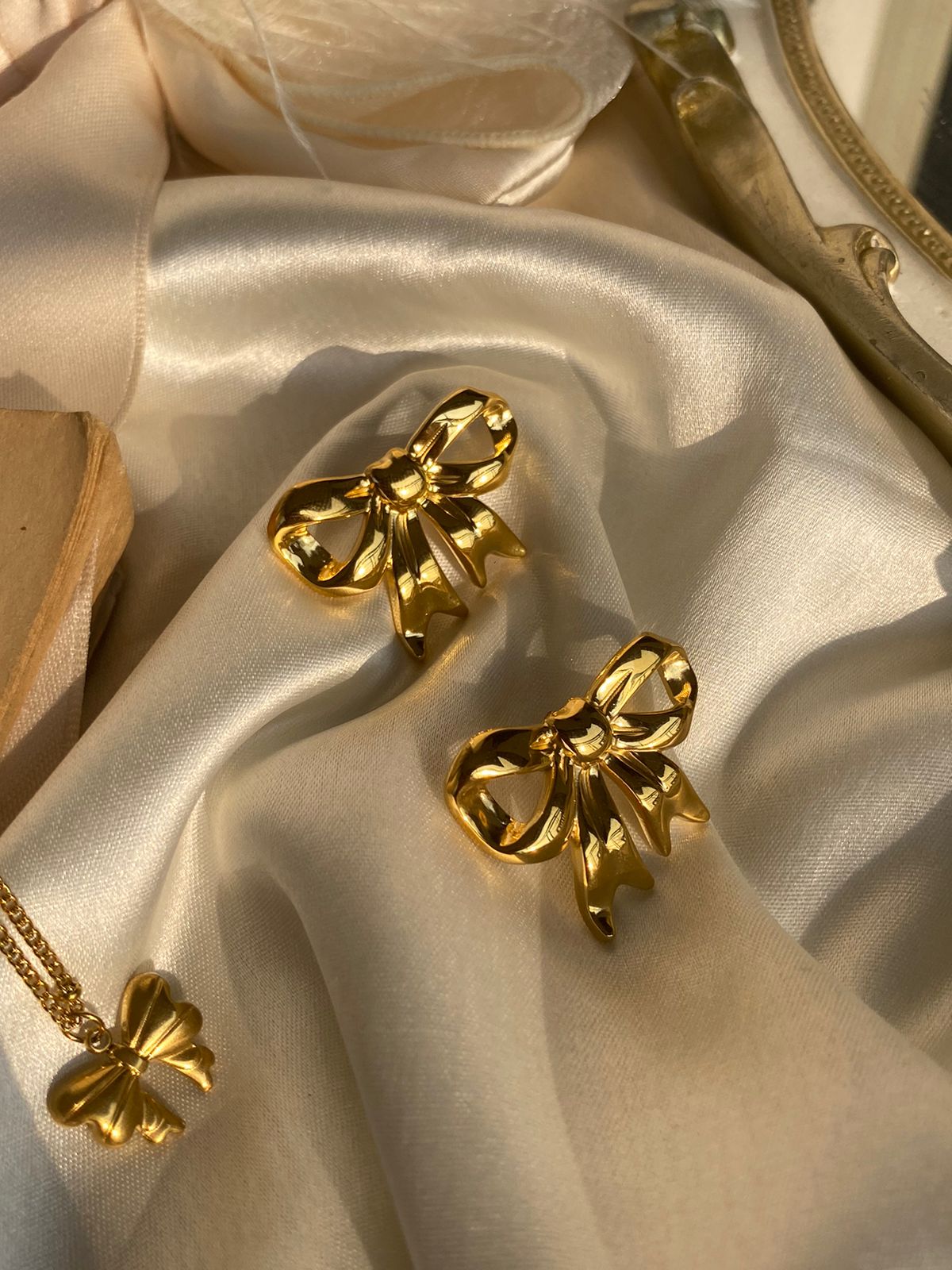 Giselle - The Cupid Bow Earrings