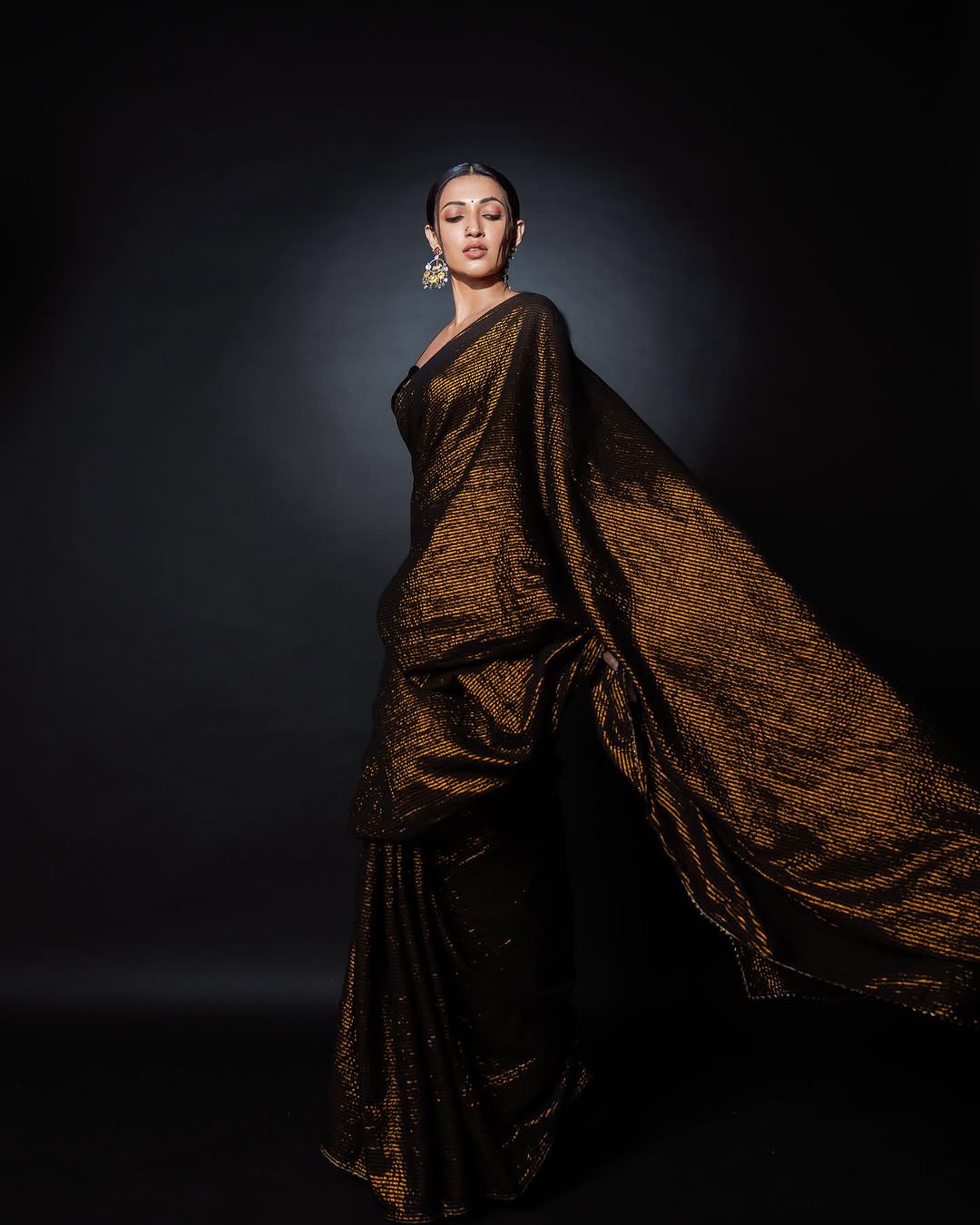 Kali Gold Zari With Gota Border Saree