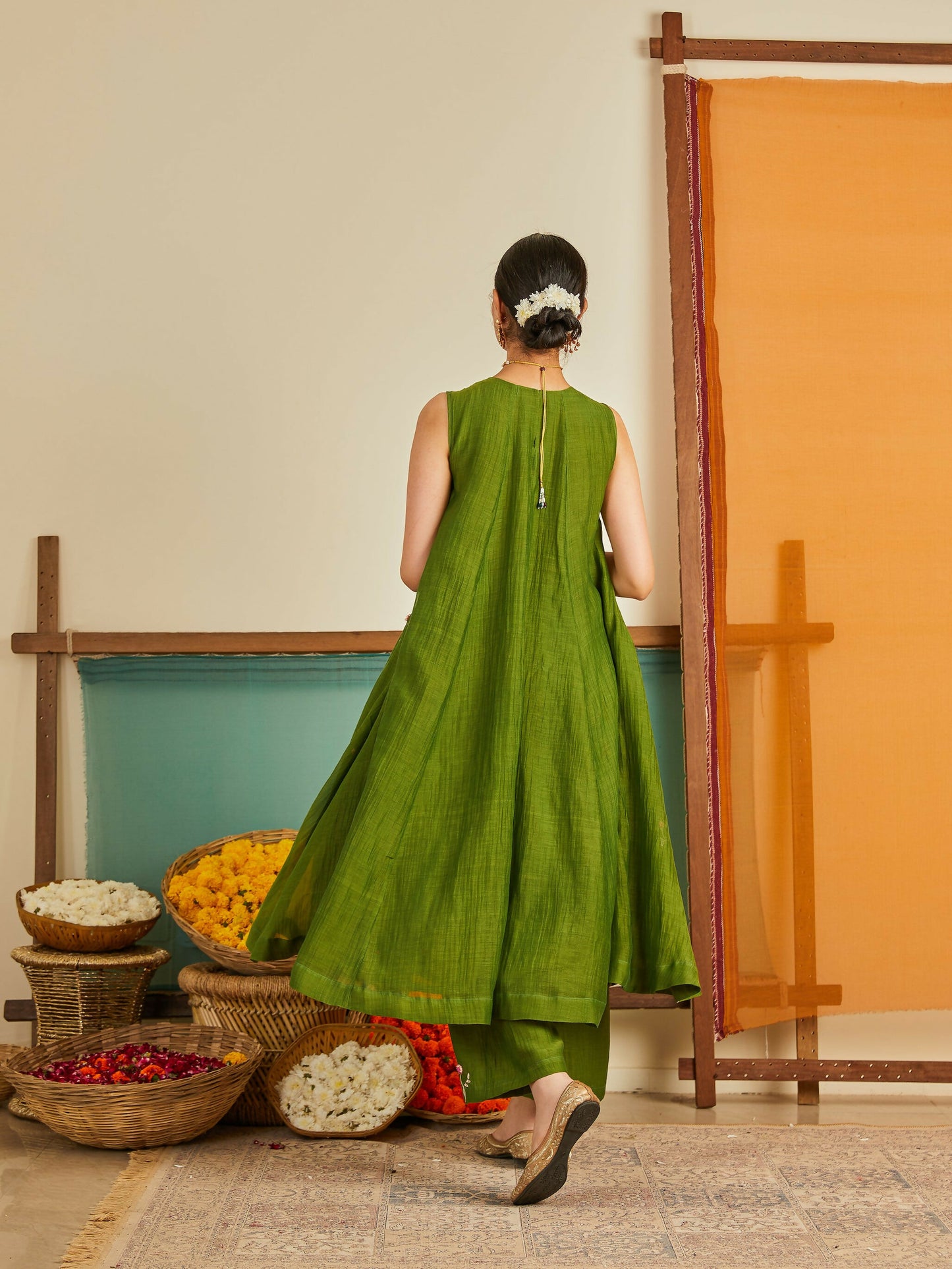Shagufta Green Embroidered Kurta Set