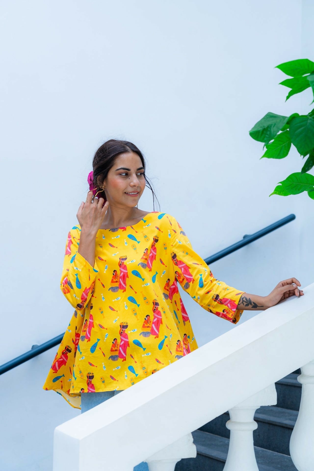 Yellow_cotton_tunic_for_women_with_fish_seller_illustration_4100x