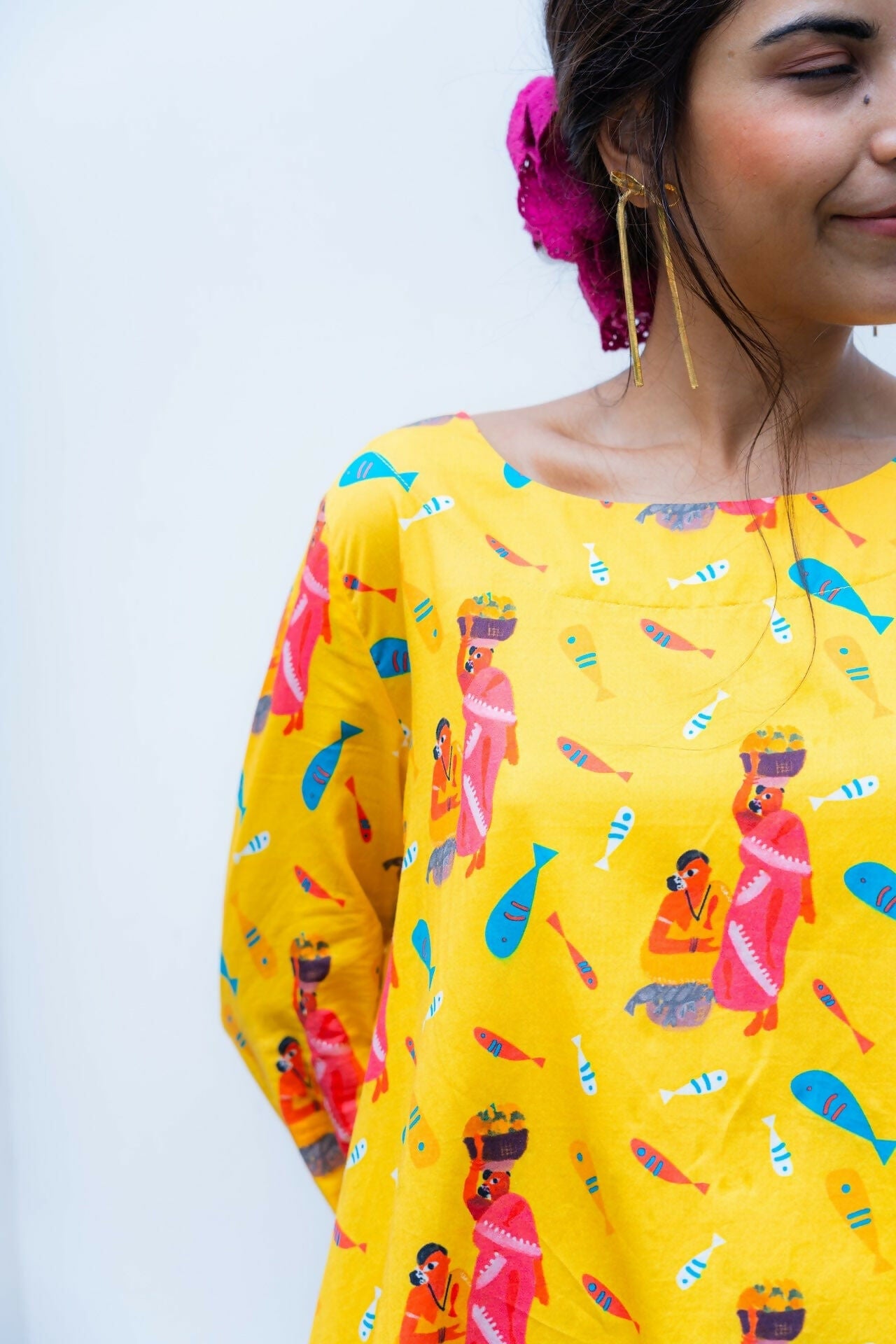 Women_s_cotton_tunic_with_Goan_traditional_village_market_print_1512x