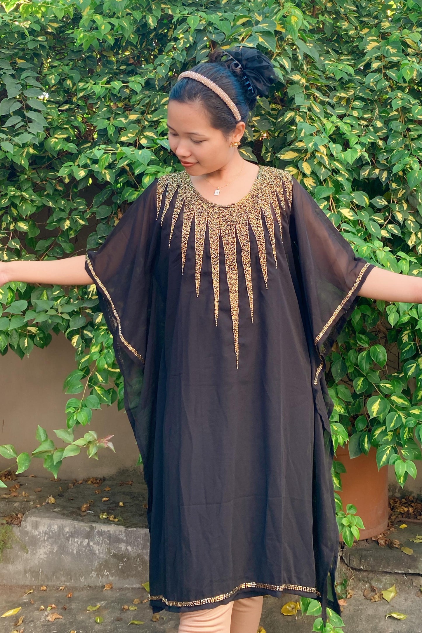 Hania Black Embroidered Short Kaftan