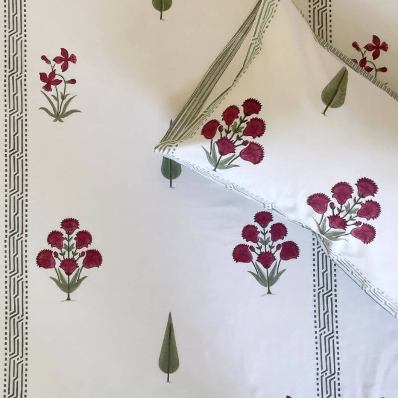 Bagh- E- Gul Magenta Bedsheet Set