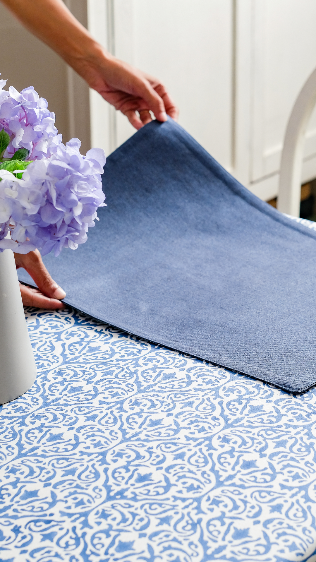 Whispers of the Sea Wipeable Anti-slip Cotton Tablecloth - ROUND