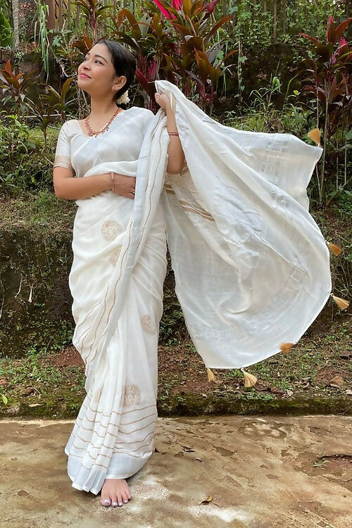 Conchas White  Linen Saree