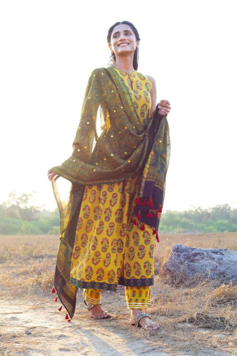 Mehndi Green Chanderi Silk Dupatta with mirror work