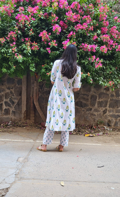 Suhani Sanganeri Floral Kurta Set