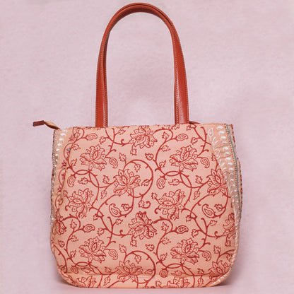 Peach Tote Bag: Your Stylish and Spacious Everyday Companion