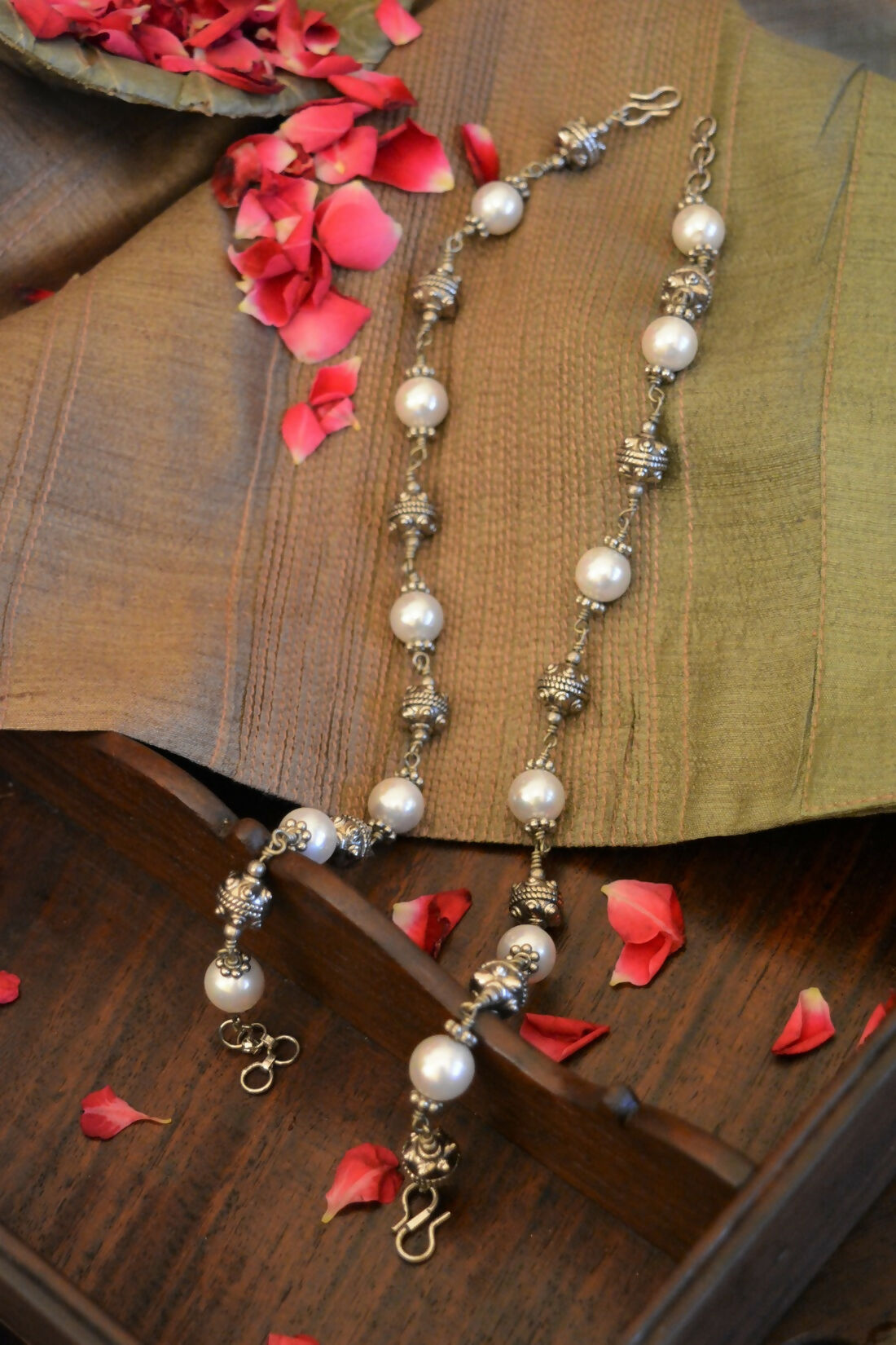 Carved Beads Pearl Anklet