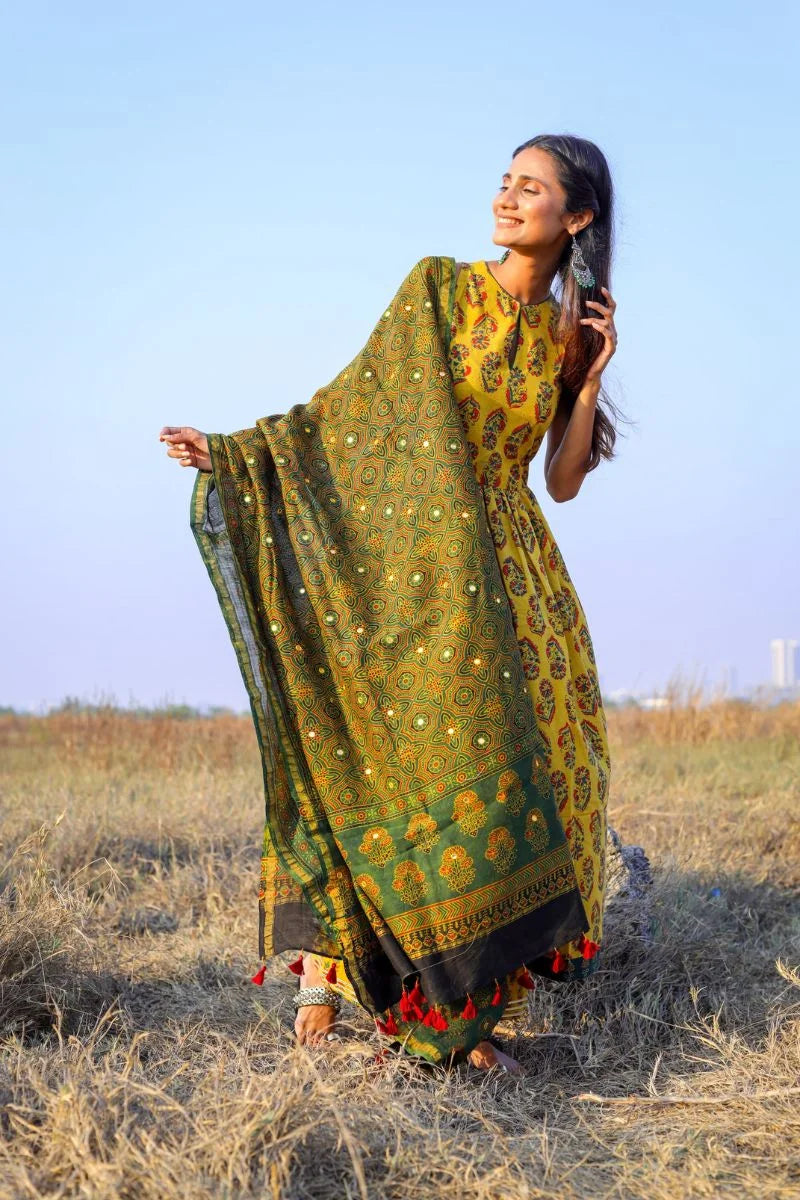 Mehndi Green Chanderi Silk Dupatta with mirror work