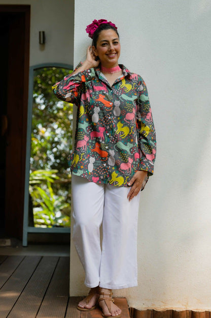 Women_s_cat_motif_artist_edit_printed_shirt_3350x