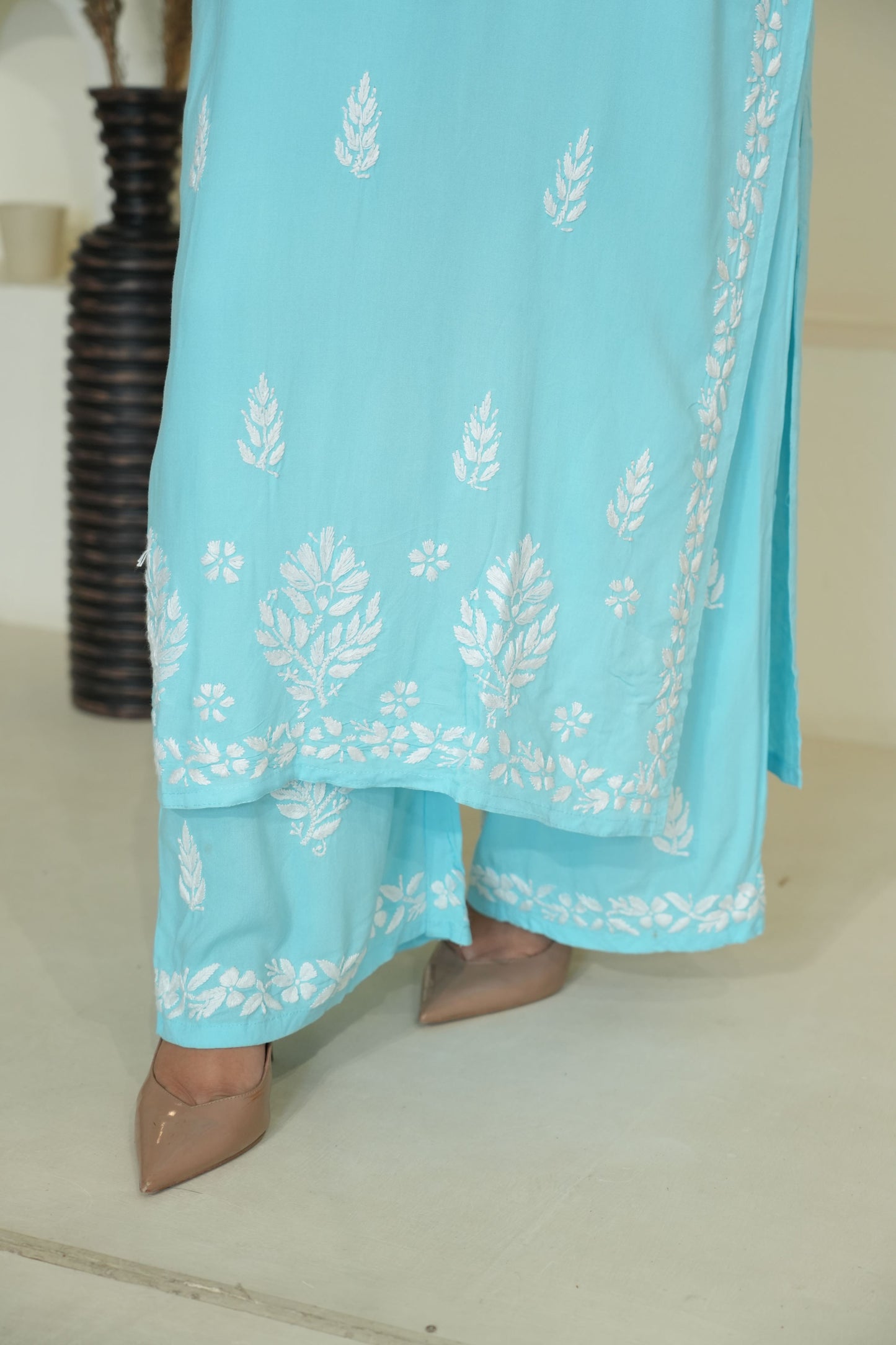 Zainaab Chikankari Set