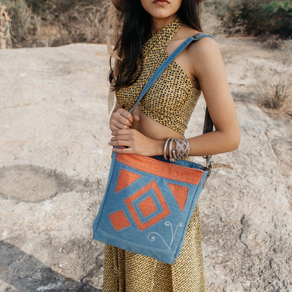 Gyur Shoulder Bag