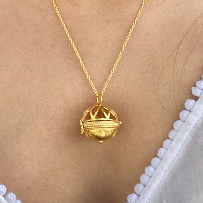 Mannat Openable Pendant