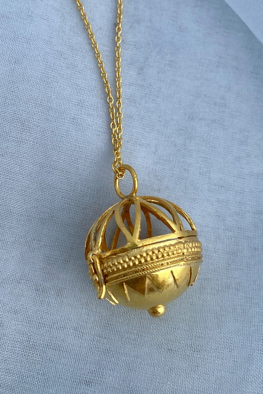 Mannat Openable Pendant