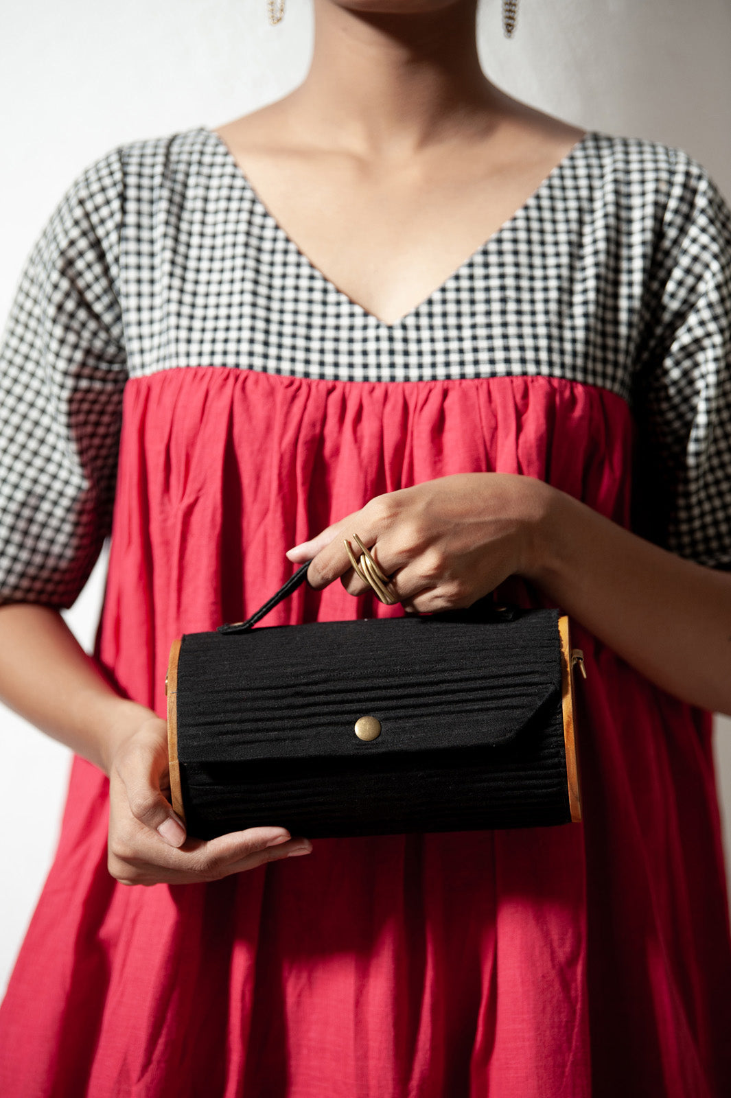 Sweet Pea & Solid Black Round Clutch - Changeable Sleeve