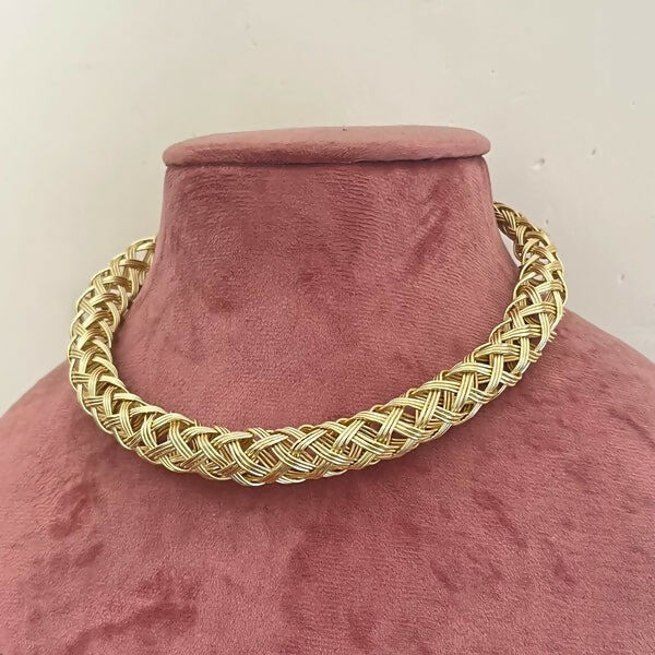 Juniper choker