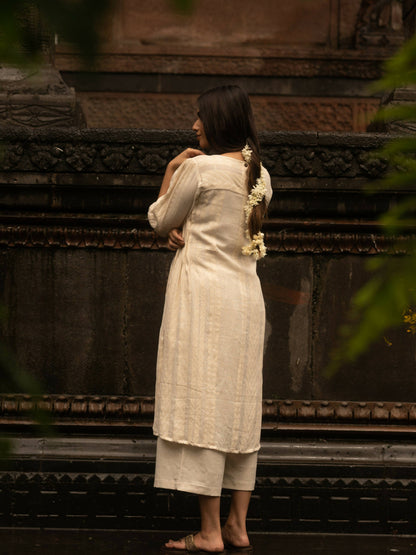 Chui Moi Kurta Set