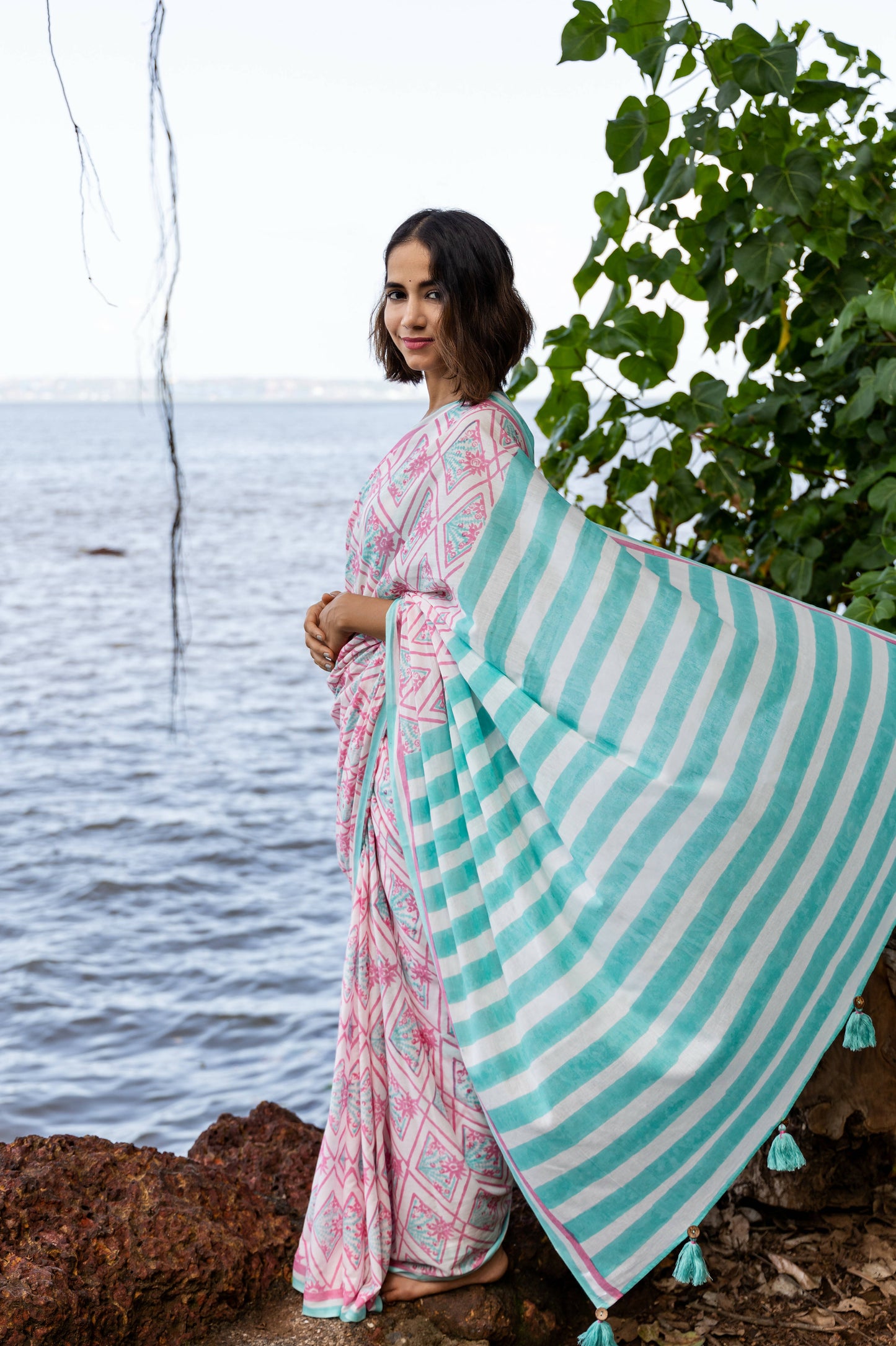 Coral Mul Cotton Geometric Print Saree