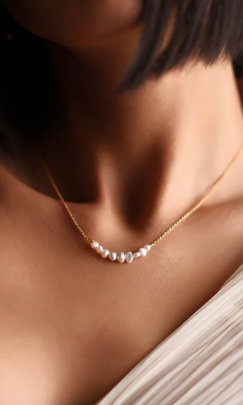 Dainty Pearl Neckpiece