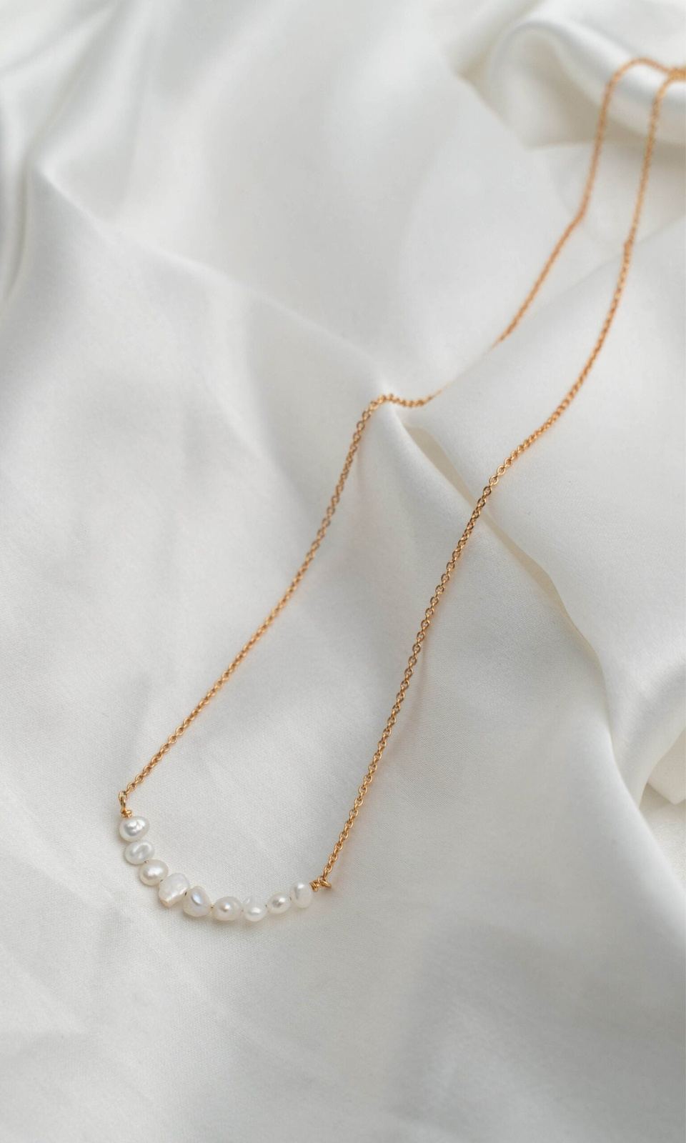 Dainty Pearl Neckpiece