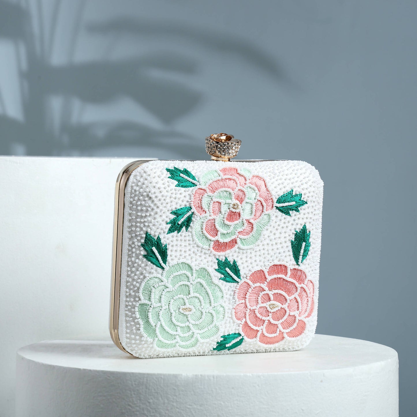 Blooming Floral Clutch Bag: Timeless Elegance