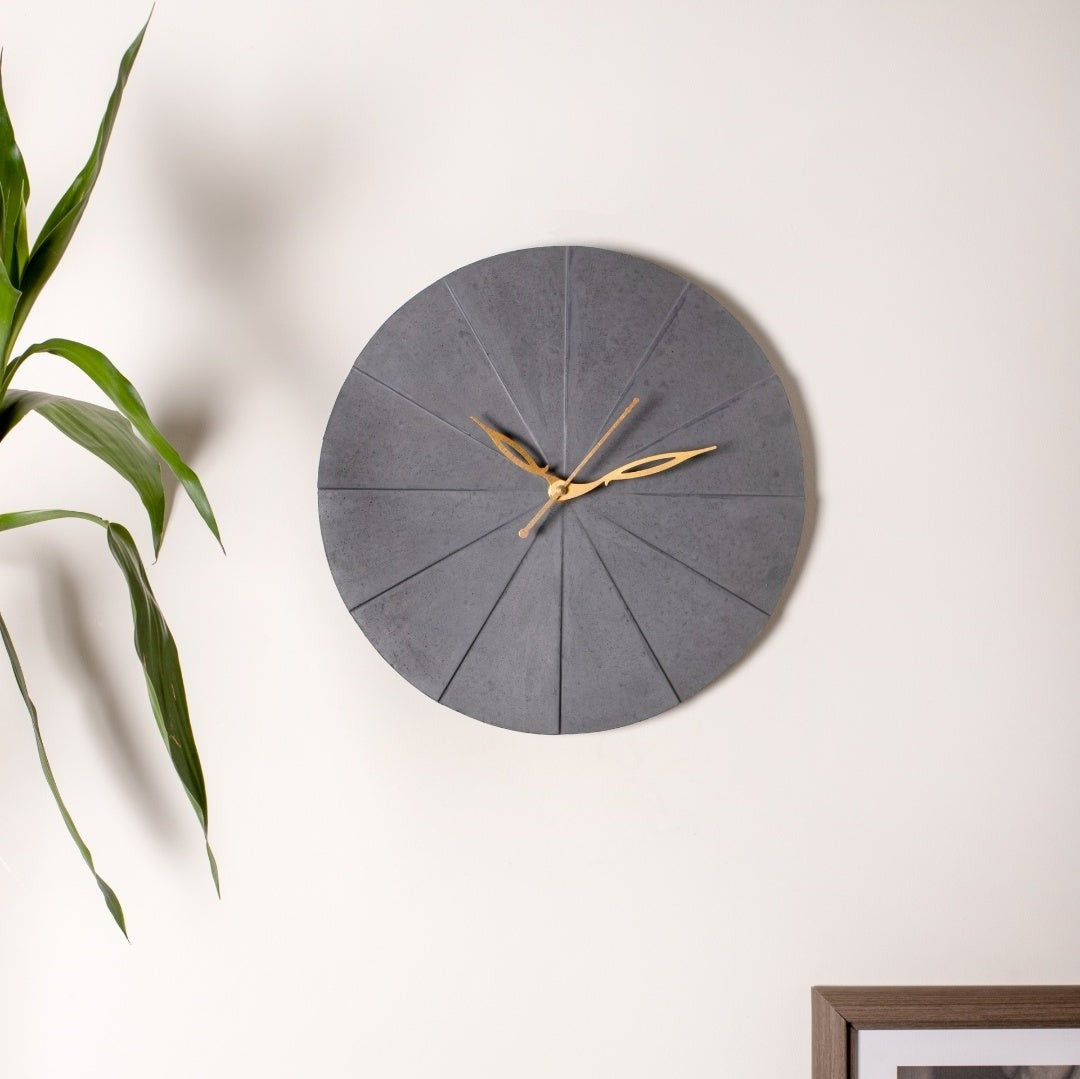 Minimalist Concrete Clock - Round