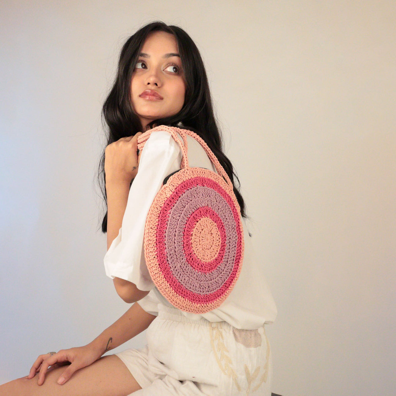 Round Swirl crochet handbag