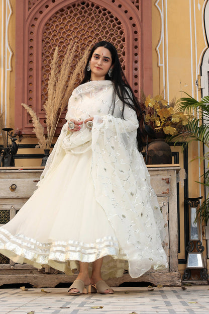 Vaniki Off White Chiffon Anarkali Set