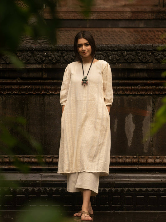 Chui Moi Kurta Set