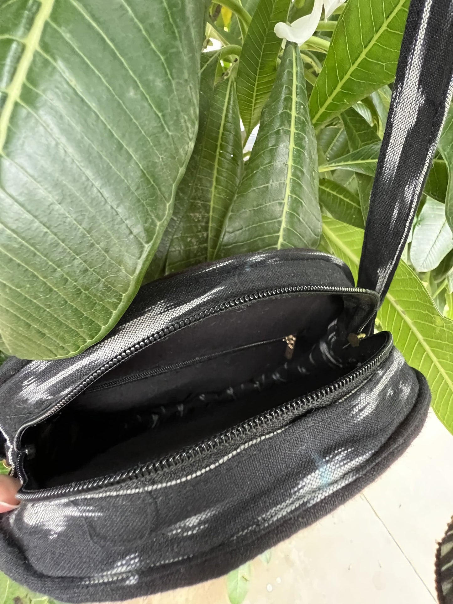 Extravagant Black Round Sling Bag Medium