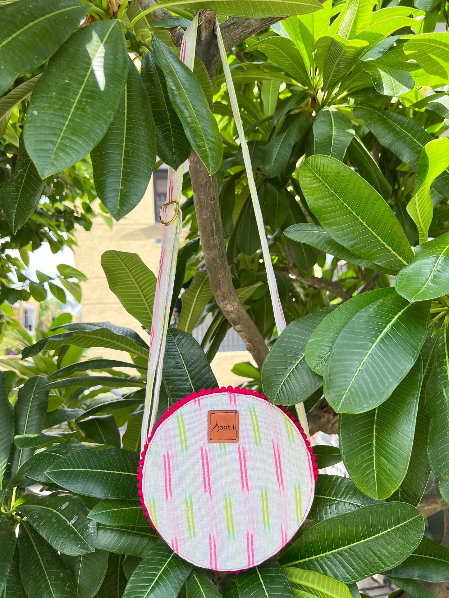 White On My Mind Round Sling Bag Mini