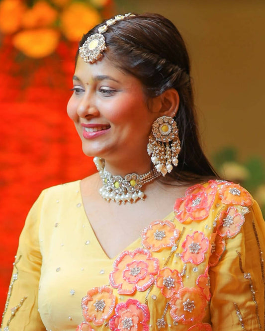 Falguni Set with Choker, Earrings and Mang Teeka