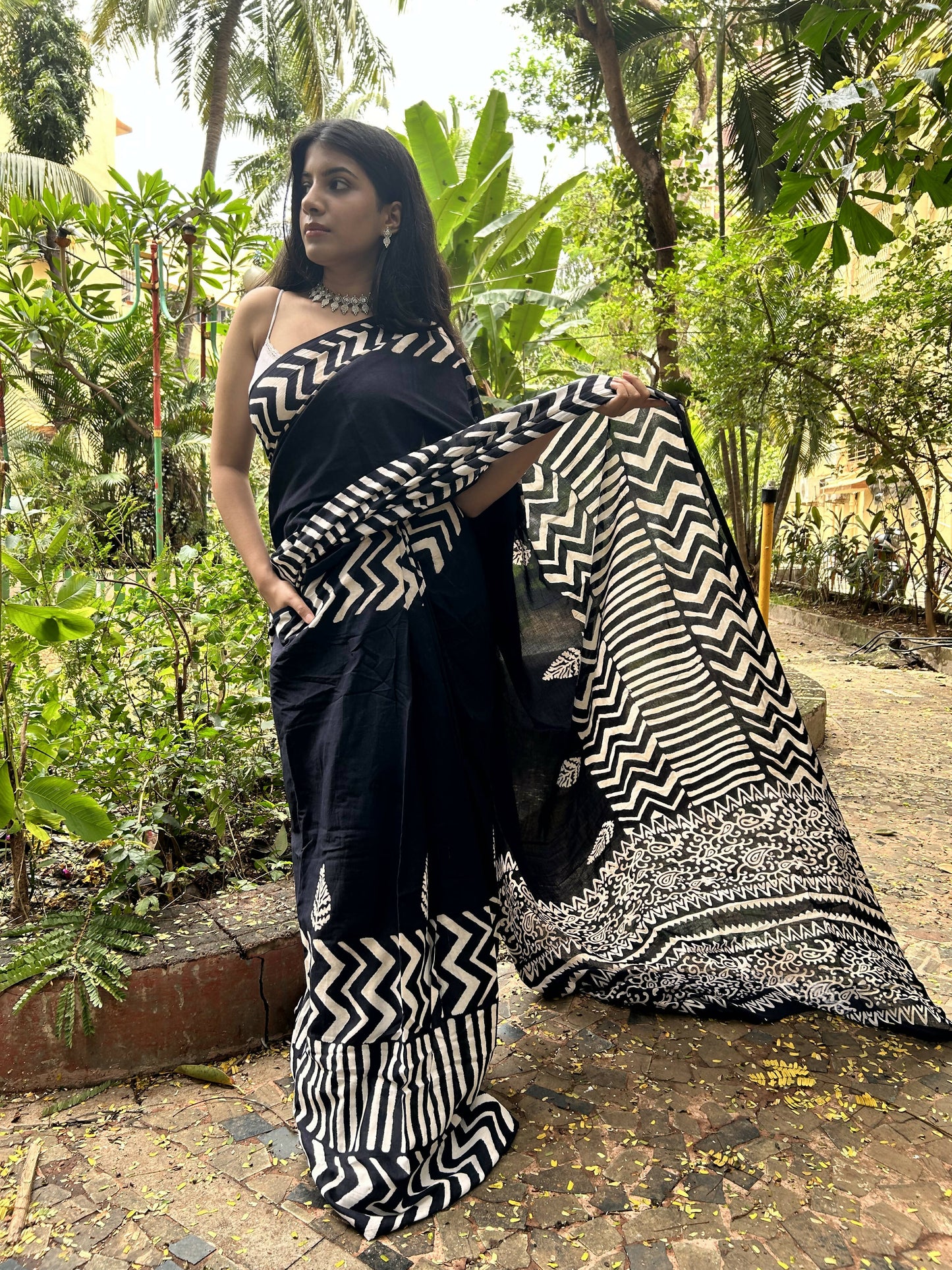 Boho Black Cotton Pocket Saree