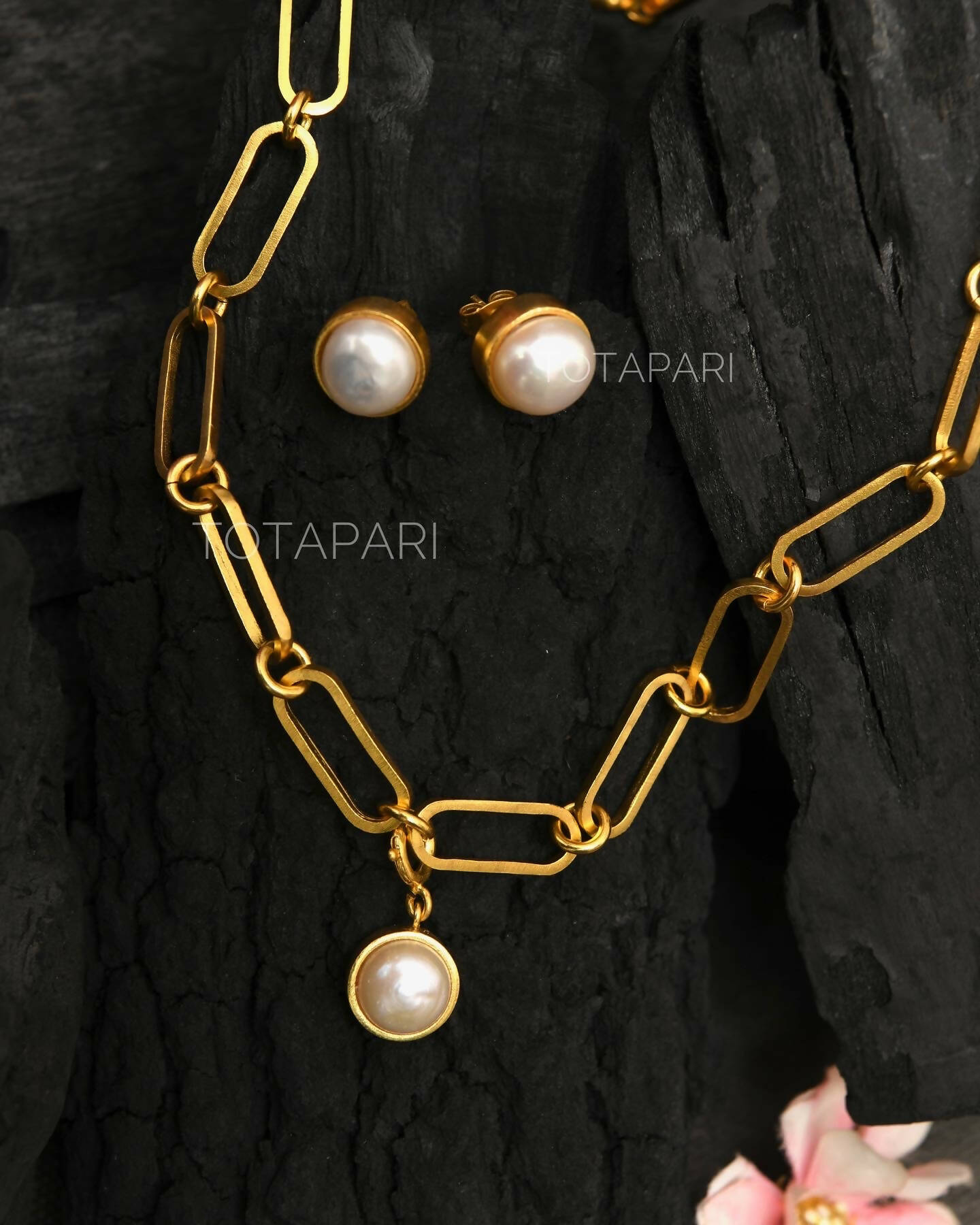 Linked Pearl Set